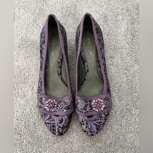 Nine West Purple Brocade Kitten Heels w/ Brooch Detail | Floral Dress Shoes | 9M